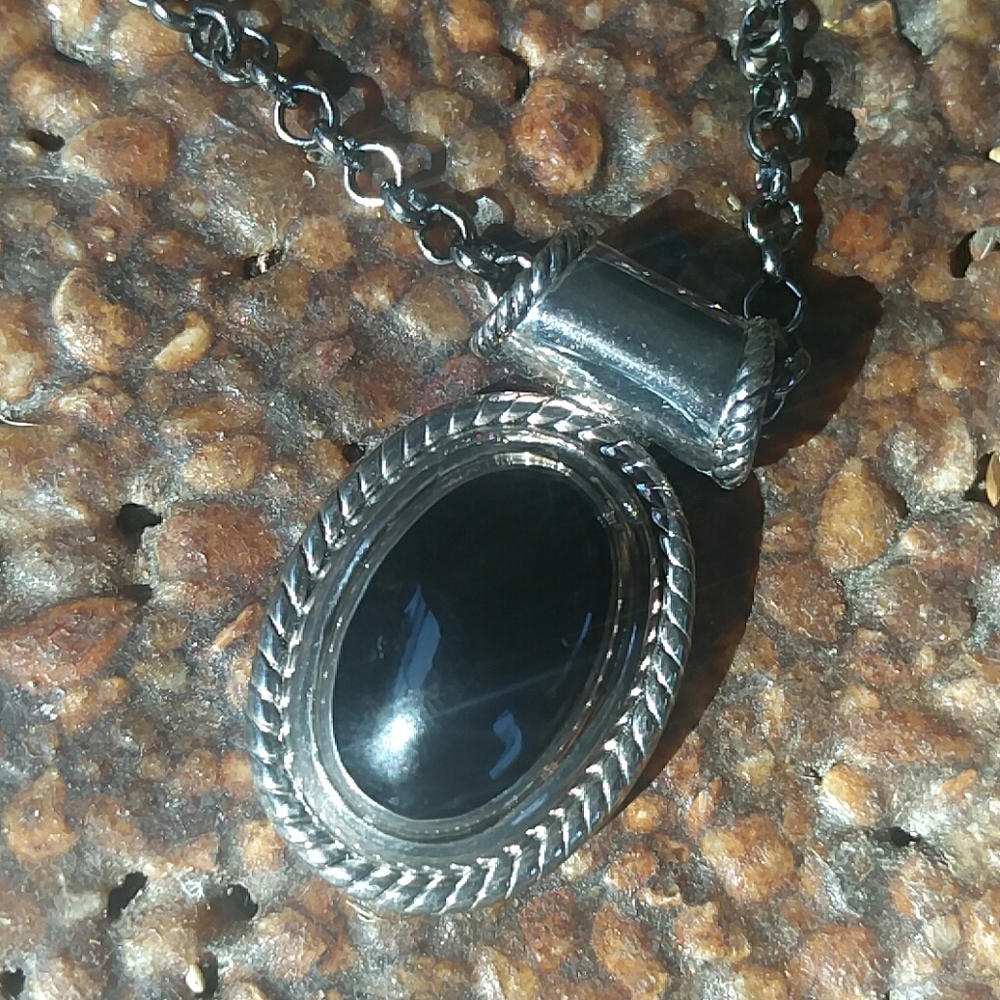 3/$20 Pendant necklace